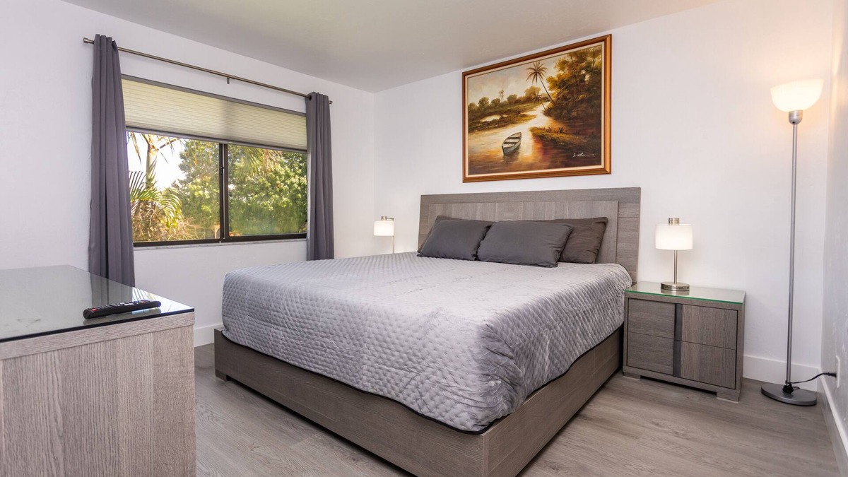 Clewiston Apartment | Bass & Sun Condominium Pool View ! 2/2 Bedroom