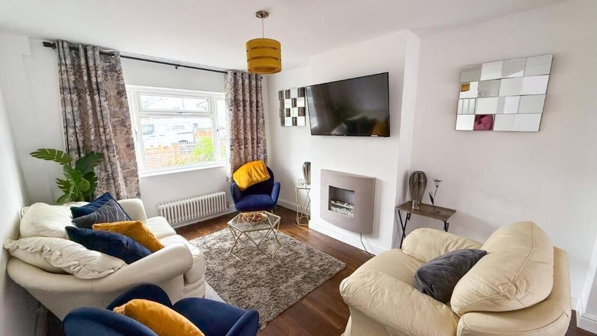 Farnborough and Crofton Apartment | Bassetts House - Mins to Central London