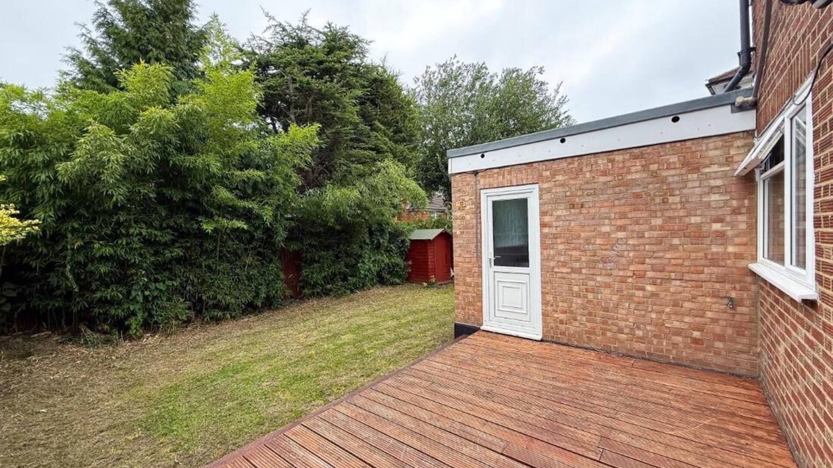 Farnborough and Crofton Apartment | Bassetts House - Mins to Central London