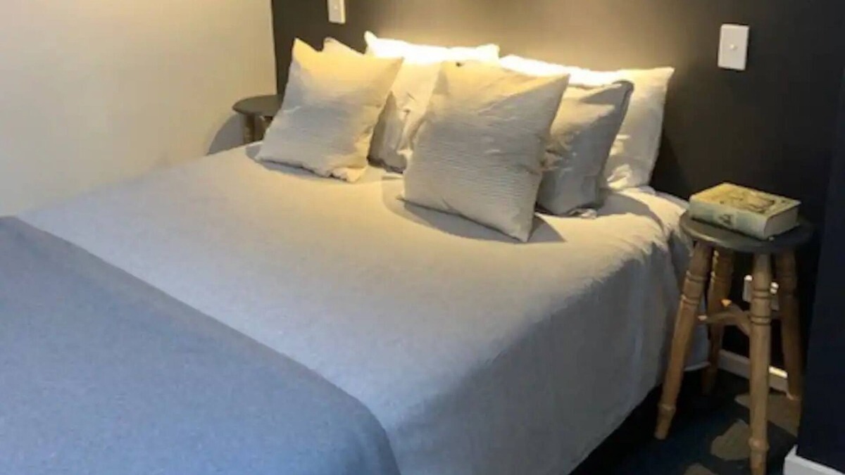 Bellerive House | Bastian House Hideway on the Bluff