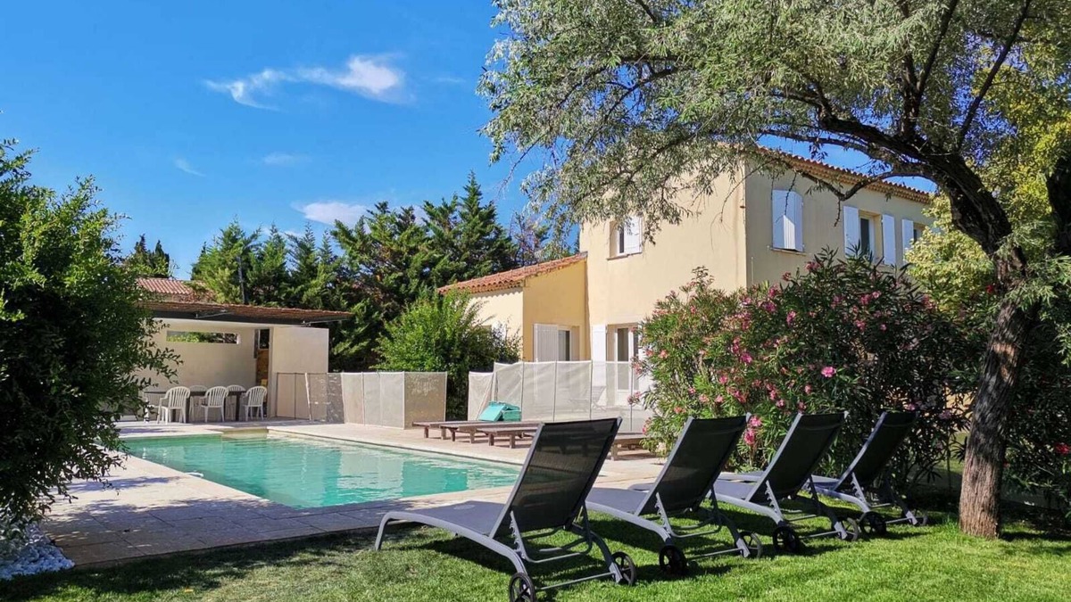 Noves House | Bastide des tilleuls beautiful, quiet, shady property on the heights of Noves
