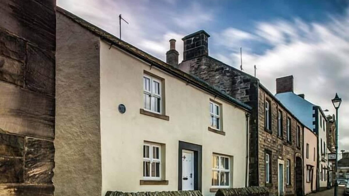 Haltwhistle Cottage | BASTLE HOUSE, pet friendly, with open fire in Haltwhistle
