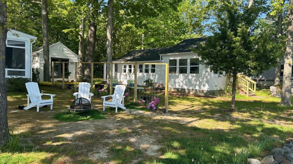 St. Michaels Cabin | Bateau Cabin one of three Cove Cabins in St Michaels