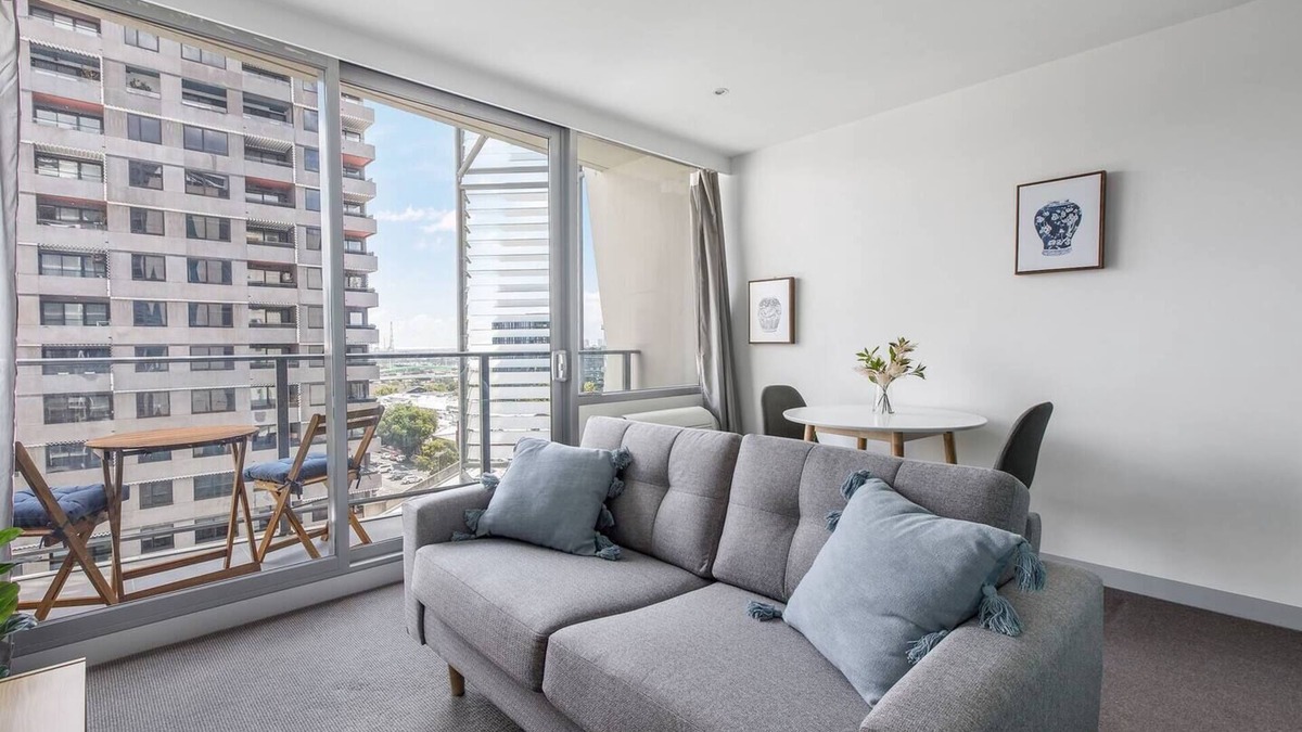 West Melbourne Apartment | Batman Hideaway Minutes from Queen Vic Market