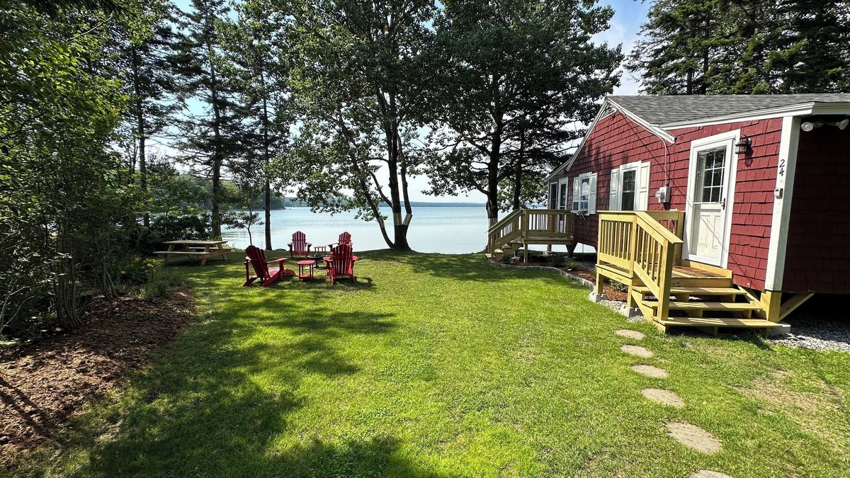 Brooklin House | Batten's ReTreat Cozy 2-BR Brooklin Maine waterfront cabin - WiFi, kayaks, grill