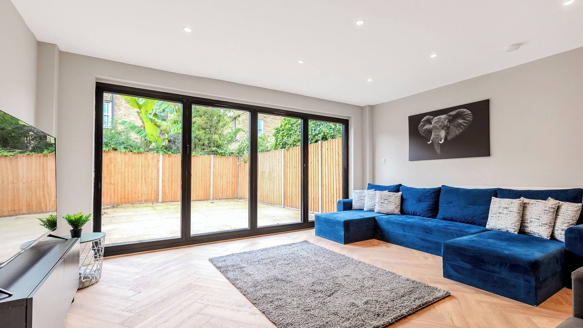 Battersea House | Battersea Spacious 3Bed Home w/Parking &Garden - 15 mins from London Eye