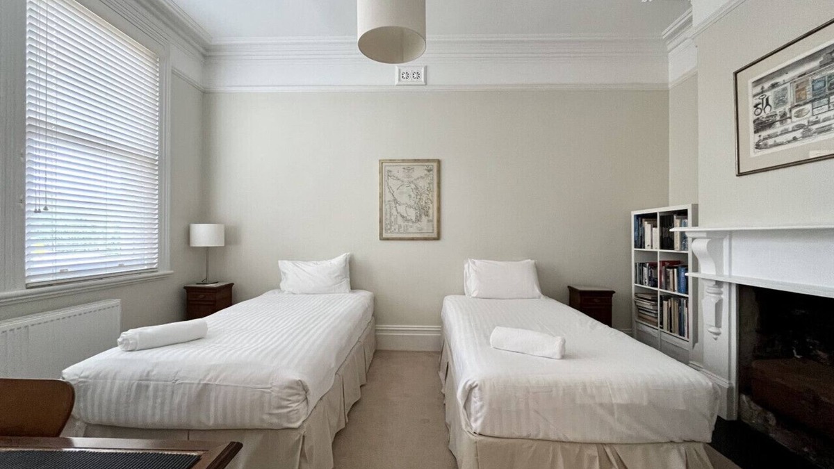 Battery Point House | Battery Point Village - Stunning Large Home