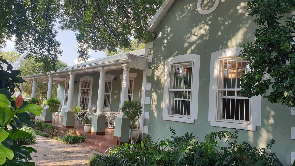Potchefstroom Bed & Breakfast | Bauhenia Guesthouse
