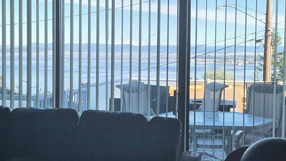 Boulevard Bluffs House | Bay and Mt View from Beautiful Darlington Lane - Deck w/BBQ, fire pit, hot tub.