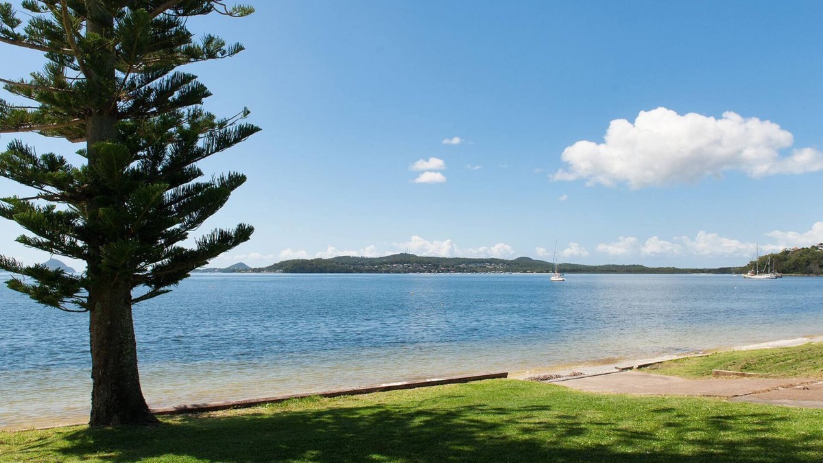 Salamander Bay Villa | Bay Beach at salamander Bay on the waterfront of Salamander Bay Beach