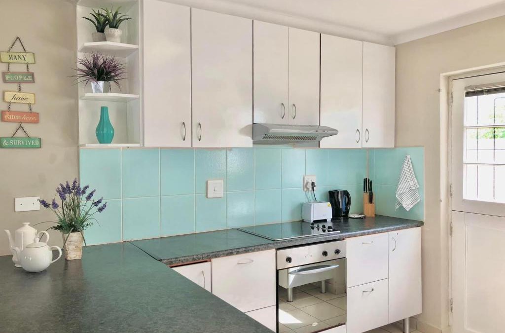 Gordons Bay Central House | Bay Breeze Guesthouse Selfcatering