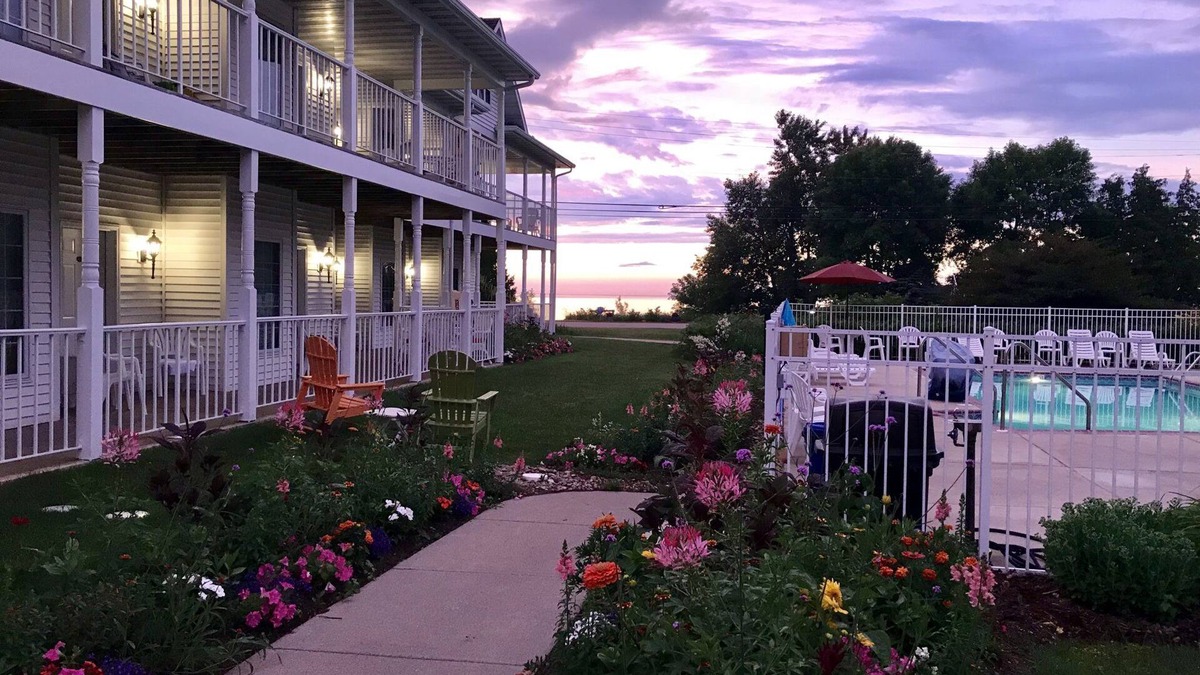 Ephraim Hotel | Bay Breeze Resort