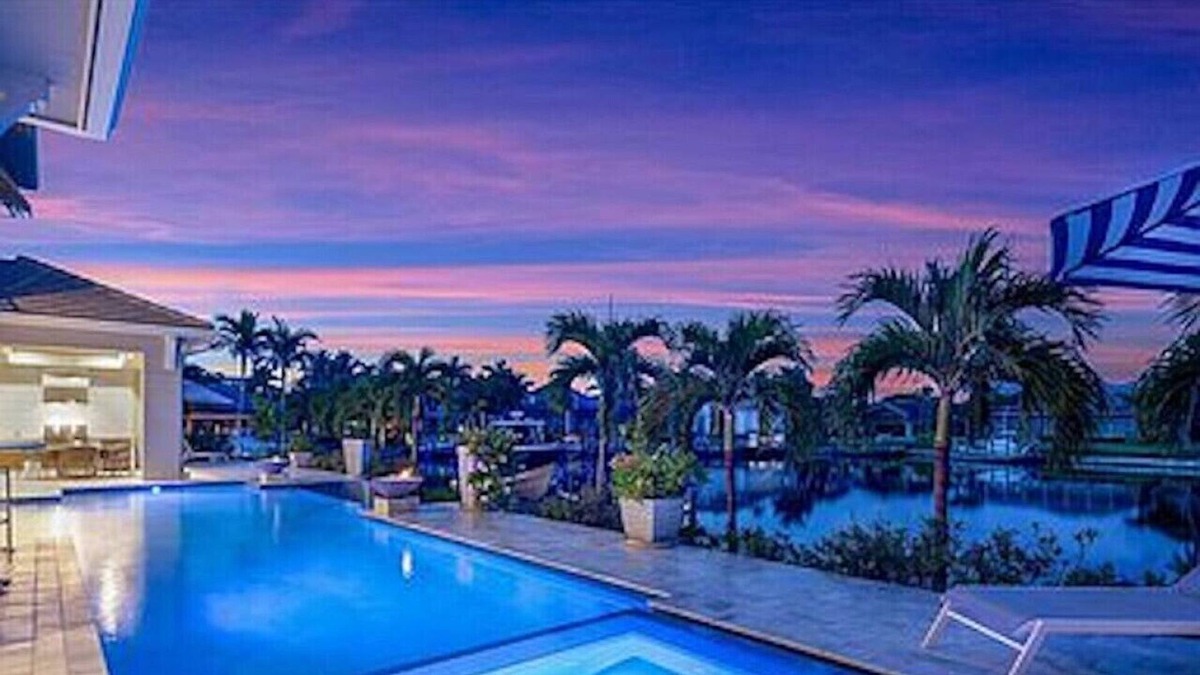 Miami Springs Villa | Bay Front Beach House with Open Floor Plan