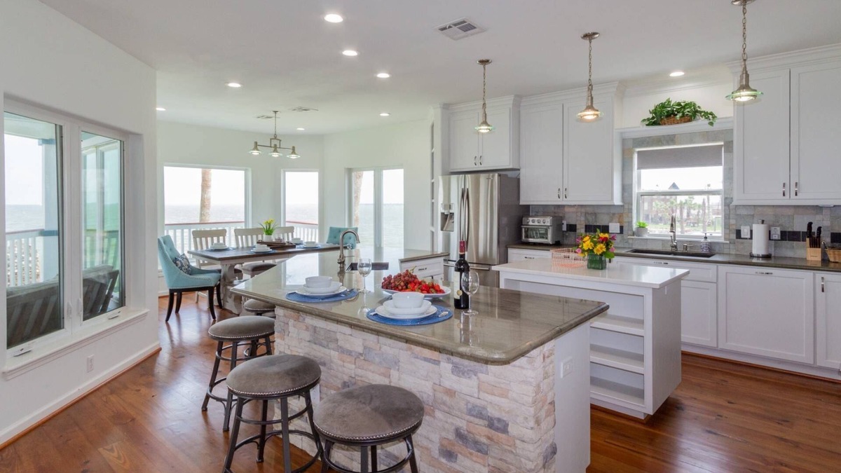 El Lago House | Bay Front Water Views & Fishing Pier|Huge Deck|View of Kemah Boardwalk|Close to Beach & NASA|WiFi