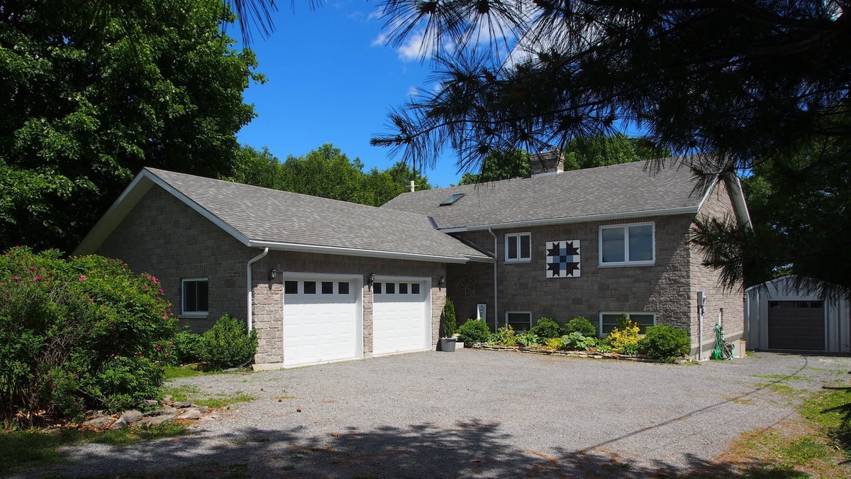 Cressy House | Bay House at Prinyers - Prince Edward County Private Waterfront