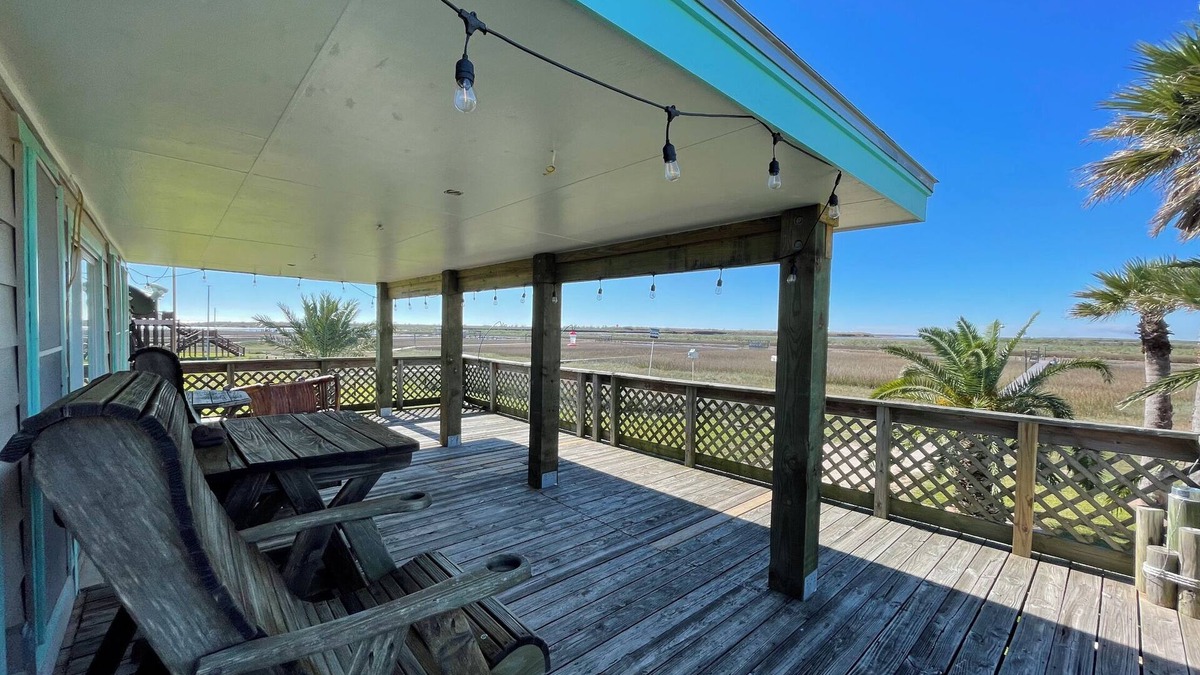 Cedar Lane House | Bay House- Excellent Fishing House With Large Lighted Pier At The Caney Creek "Y