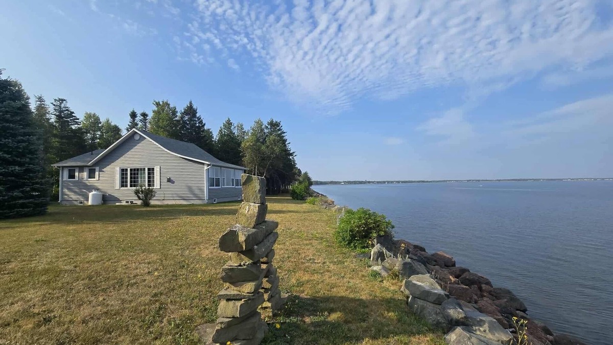 Acadian Coastal Drive House | Bay of Sands cottage nSunsets, serenity, breathtaking