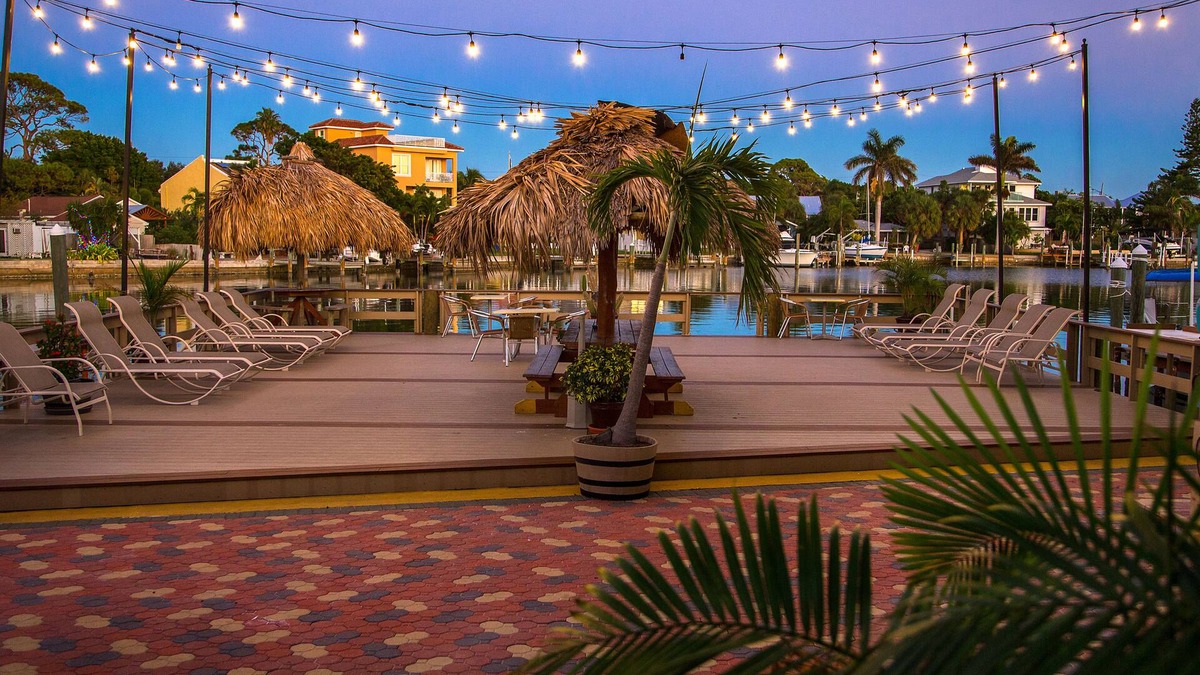 Belle Vista Hotel | Bay Palms Waterfront Resort - Hotel and Marina