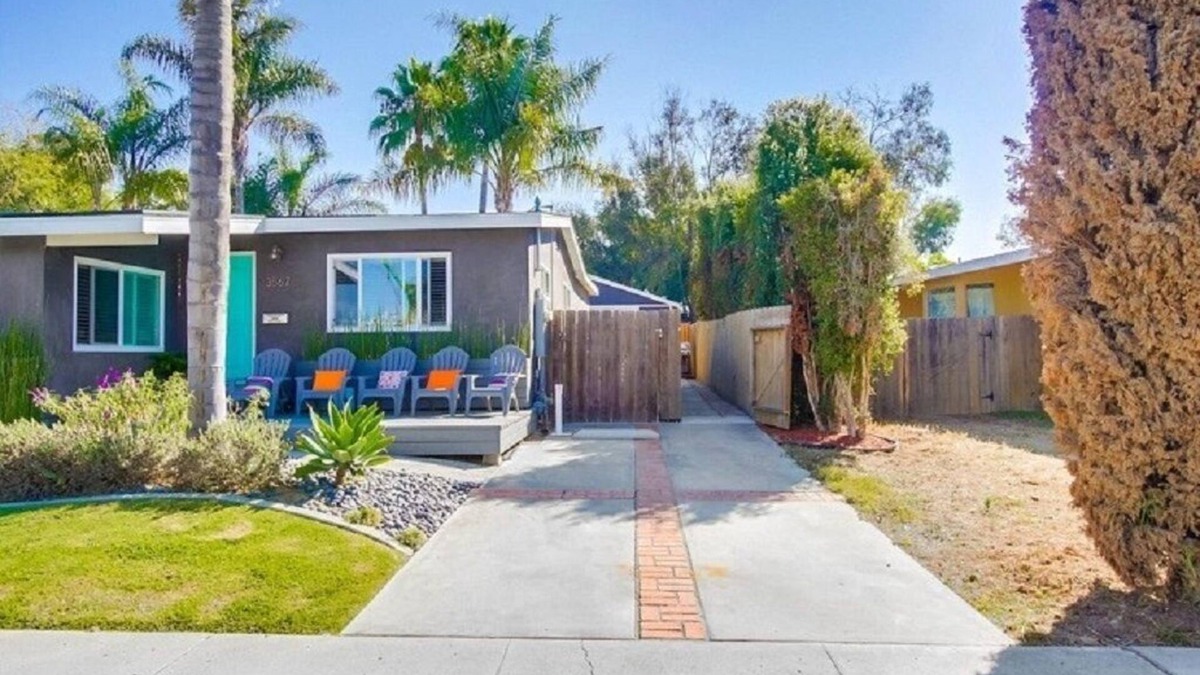 Bay Park House | BAY PARK - NEW/SUPER CLEAN/MODERN AND COOL 2 BEDROOM DETACHED FURNISHED HOME
