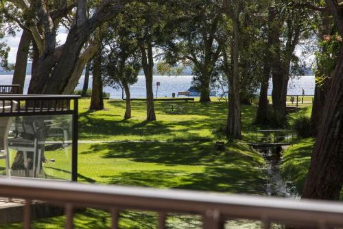 Nelson Bay House | 'Bay Parklands' Close to Waters Edge