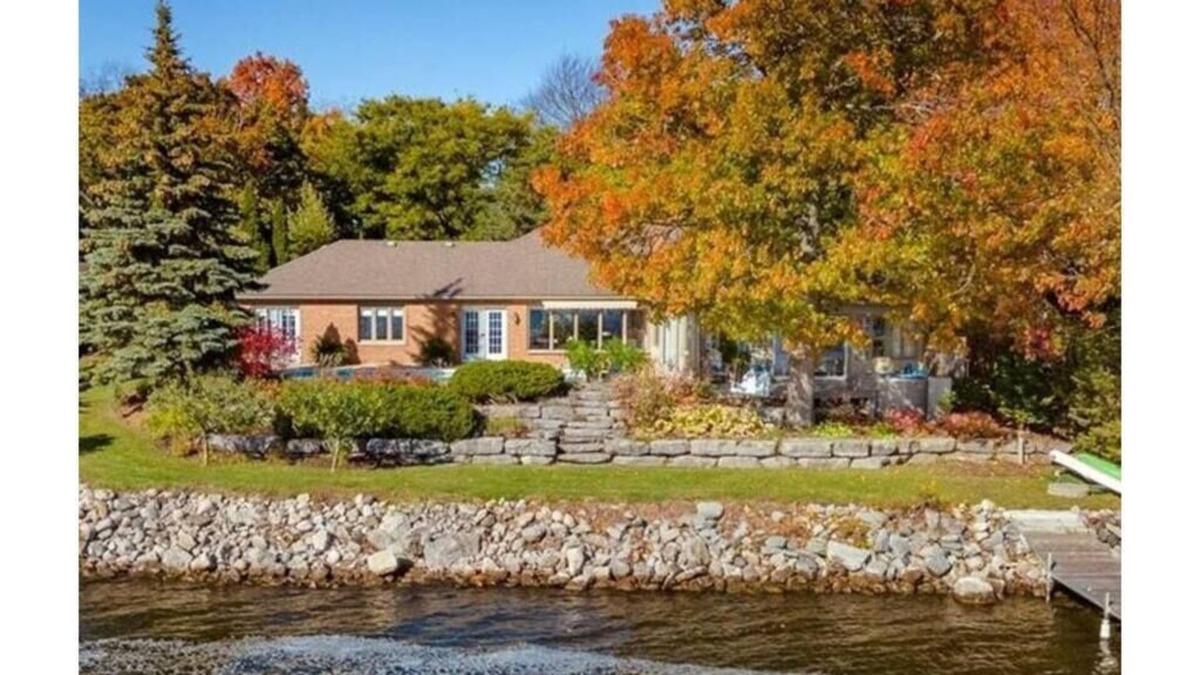 Quinte West House | Bay's Ridge - Waterfront, Pool, Hot Tub