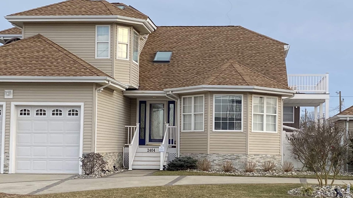 A-Zone House | Bay side house just three blocks to the Beach