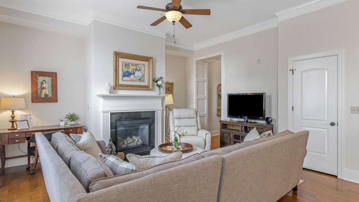 Historic District - North Condo | Bay St Beauty 2 Bedroom Condo in the Heart of SAV