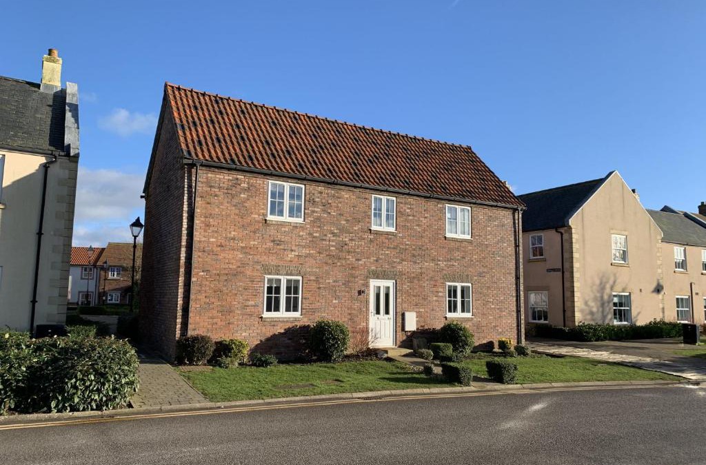 Filey House | Bay Tree House - The Bay Filey, sleeps 9, 2 dogs welcome