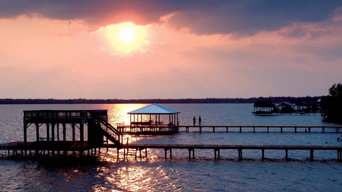 Council House | Bay Tree Lake Waterfront Home near White Lake NC sleeps 12