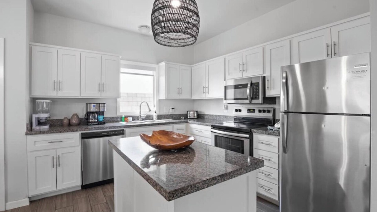 Port Isabel Villa | Bay view 3BR gated villa w/community amenities