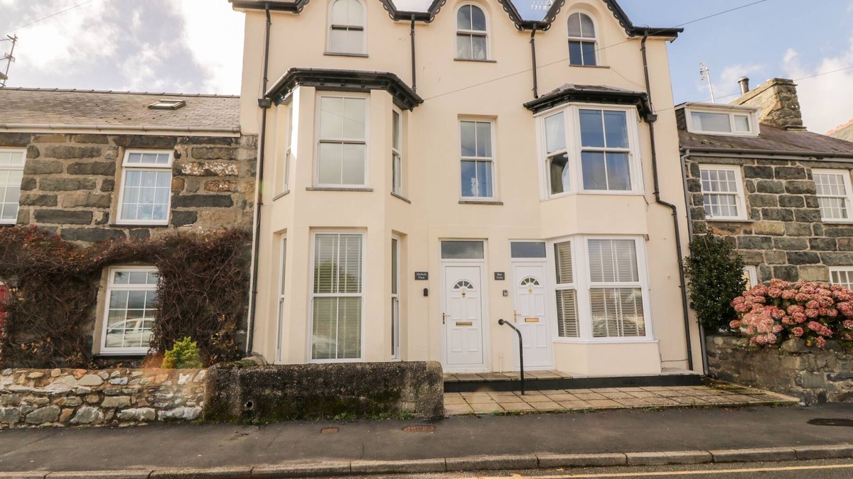 Criccieth Cottage | BAY VIEW, pet friendly, character holiday cottage in Criccieth
