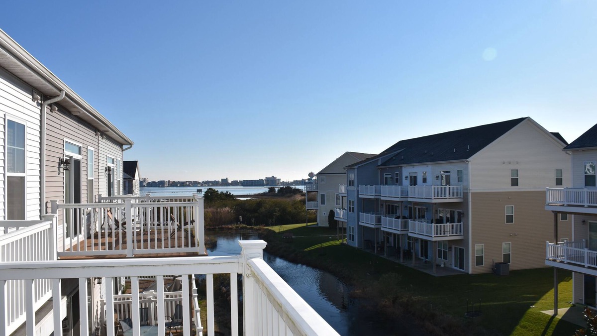 West Ocean City House | 🏖️BAY VIEW TOWN HOME WEST OC SPACIOUS 3 BD/4 BA POOL DOG FRIENDLY FREEWIFI 🩴