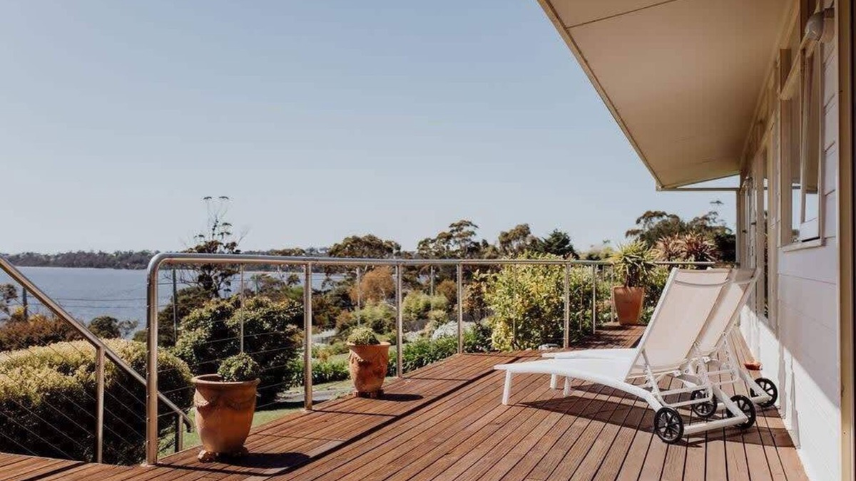 St Helens House | Bay Views with Swimming Pool