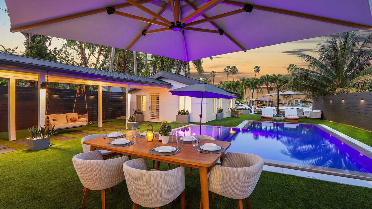 Overtown House | Bay Villa: Waterfront, Pool, Heart of Miami