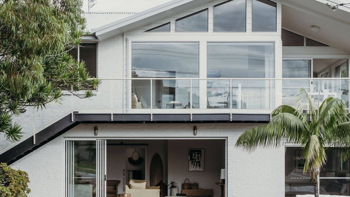 Shoal Bay House | Baybreeze, 18 Tomaree Road - WiFi, Air Conditioning, Kitchenette