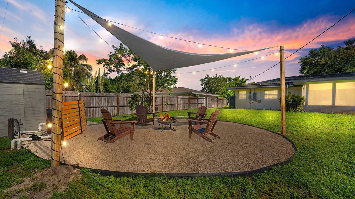 Whitfield House | BayBreeze Cottage Family-Friendly Sleeps 6-8 Near SRQ, Ringling & Beaches