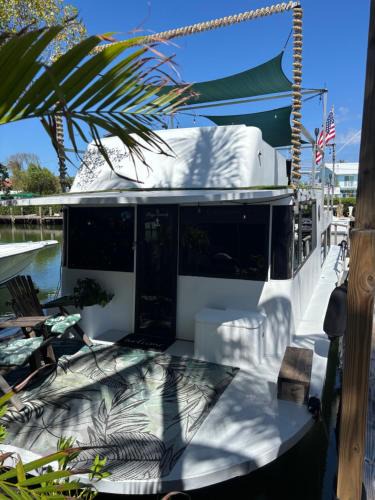 Tavernier House | Baycation Houseboat