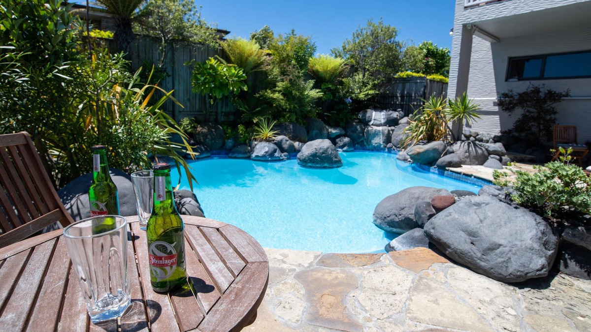 Taupo Hotel | Baycrest Lodge