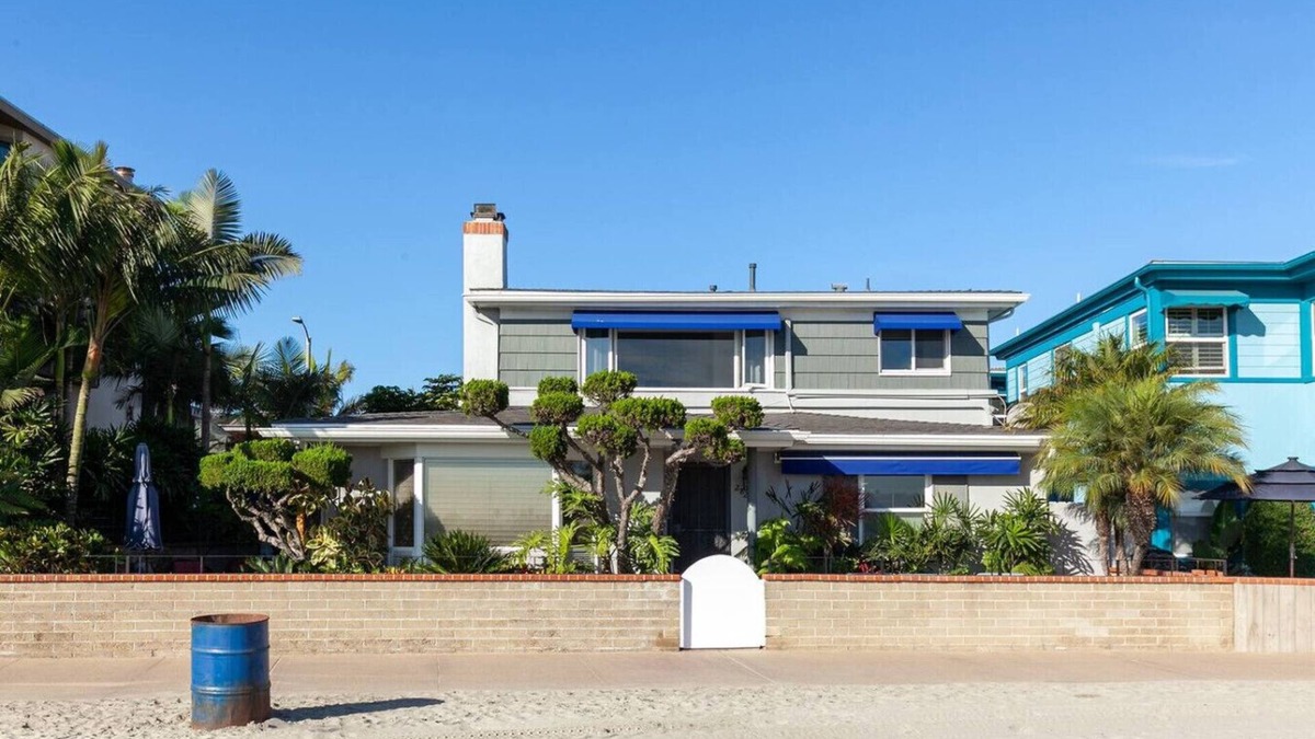 South Mission Beach Apartment | Bayfront 1-BR with Stunning View Steps to the Sand