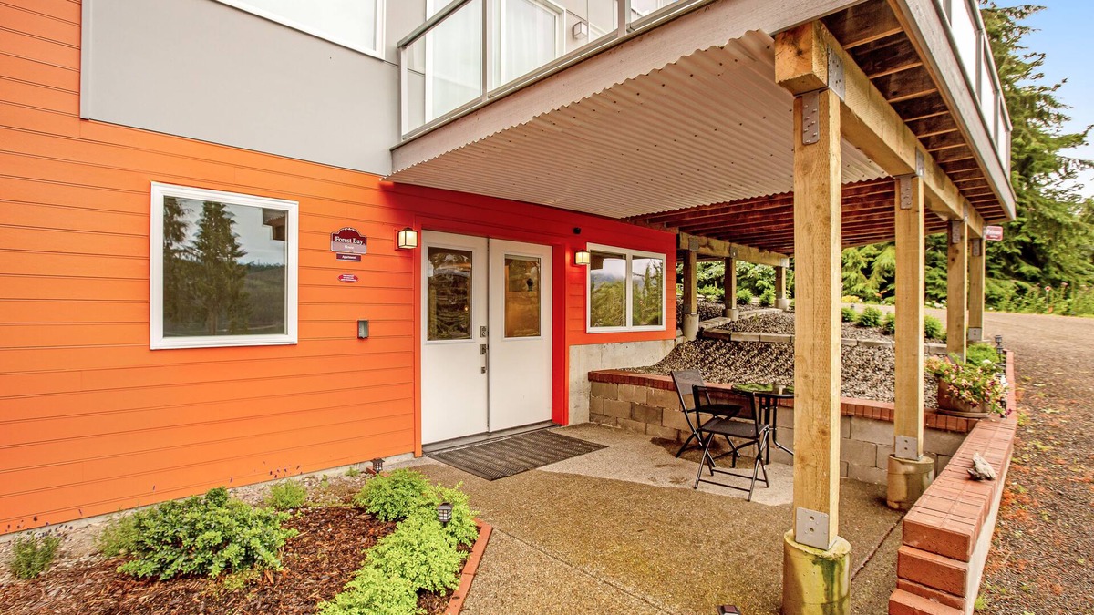 Adelma Beach House | Bayfront apartment with private patio, beach access, water views, AC & W/D