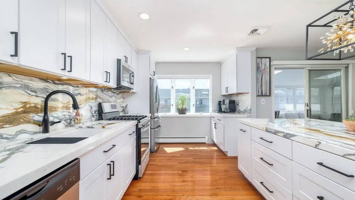 Baldwin Harbor House | Bayfront Brand New Reno with Hot Tub, Pool & Beach