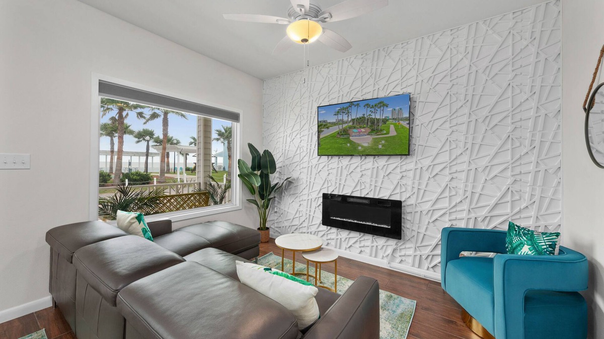 Port Isabel House | Bayfront Cottage - Pool - Hot Tub - Close to Beach