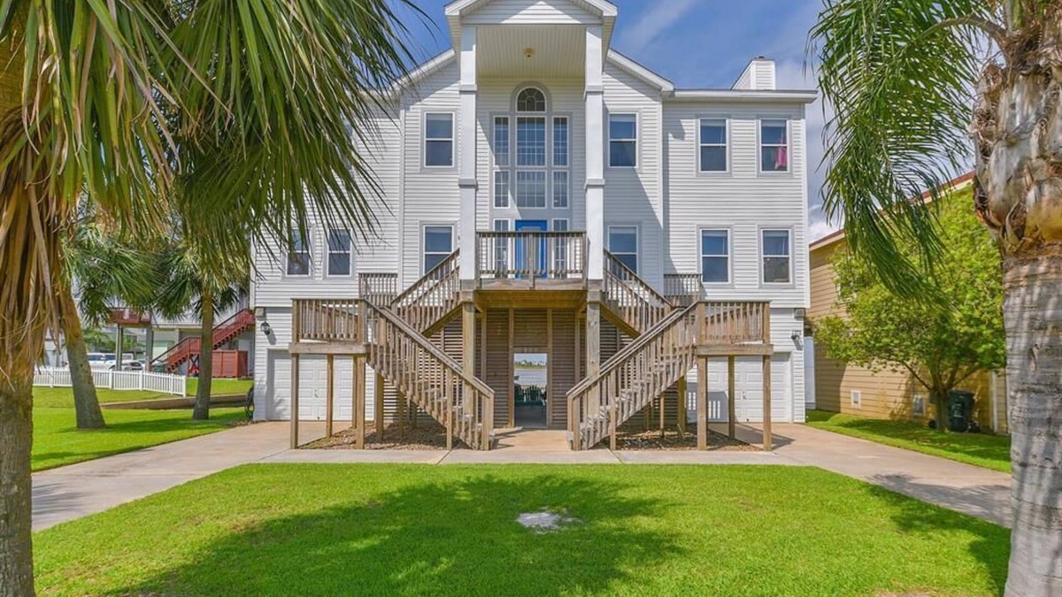 Terramar Beach House | Bayfront home 4 large bedrooms with sunrise and sunset over the water