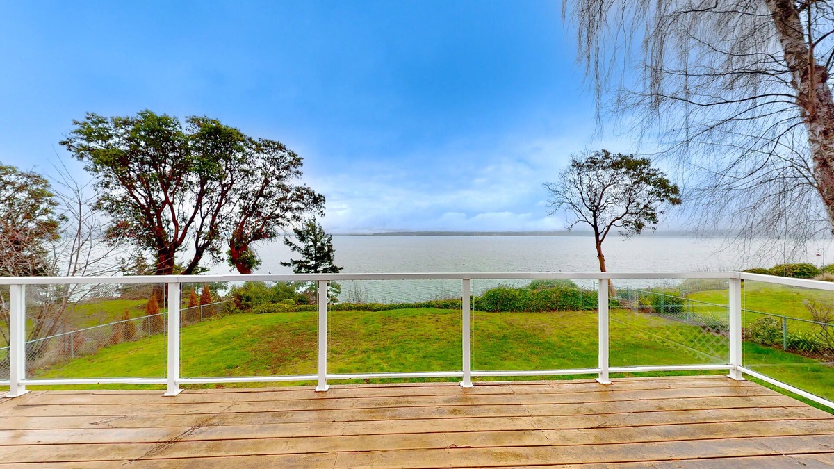 Camano Island House | Bayfront home with amazing water & mountain views, deck, lawn, grill, streaming