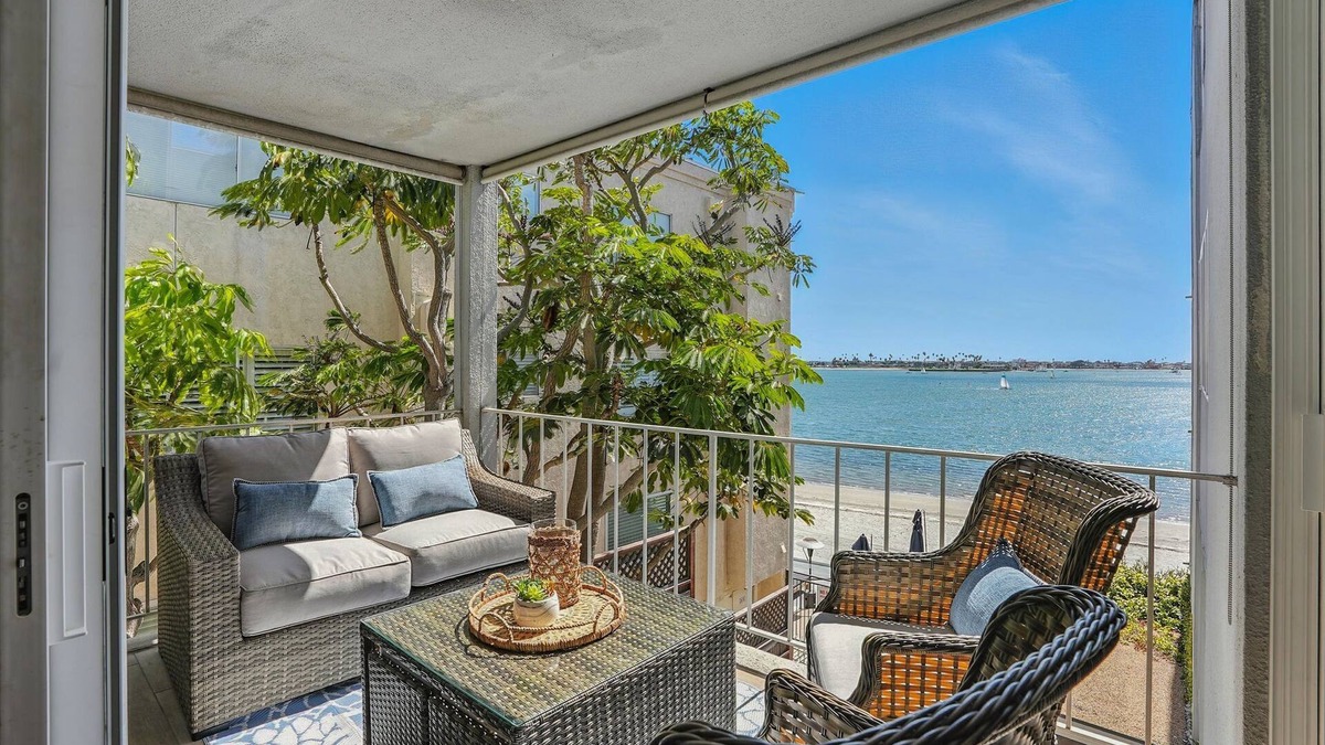 Crown Point Condo | Bayfront Paradise - Flexible 30 Day Plus with Amazing Bay View and Pool!