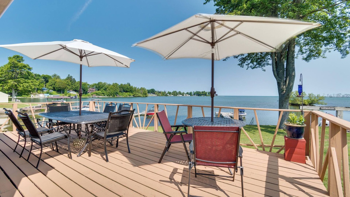 Red Creek Cottage | Bayfront Red Creek Vacation Rental w/Boat Dock!
