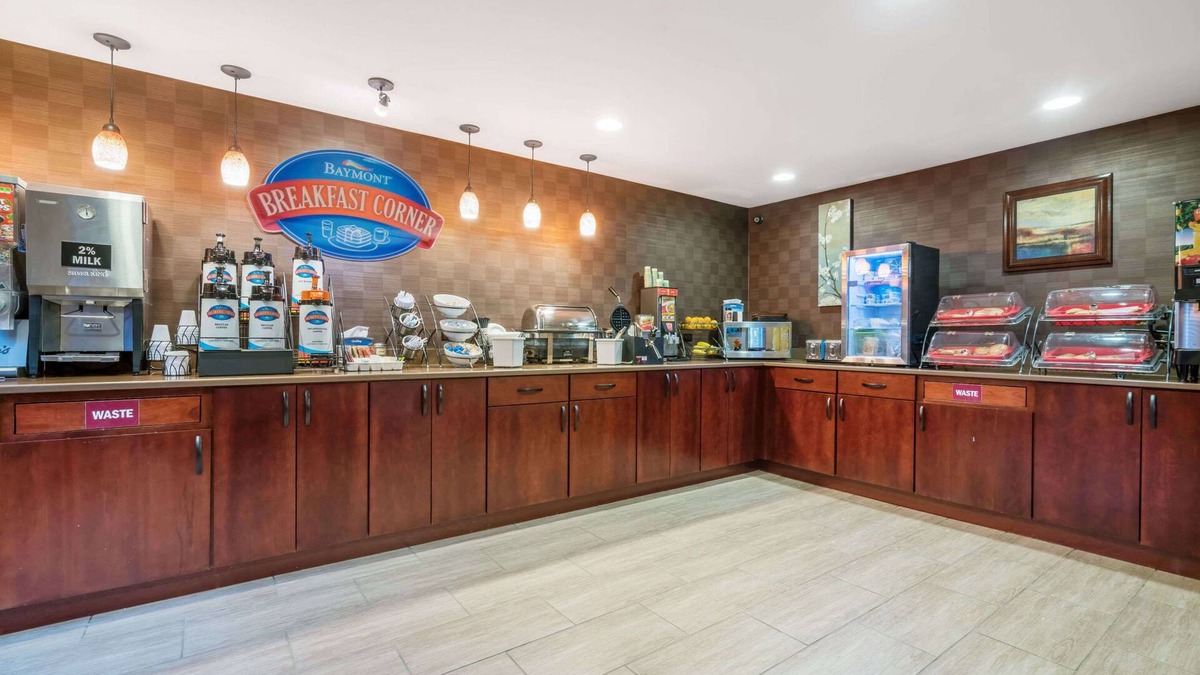 Eau Claire Hotel | Baymont by Wyndham Eau Claire WI