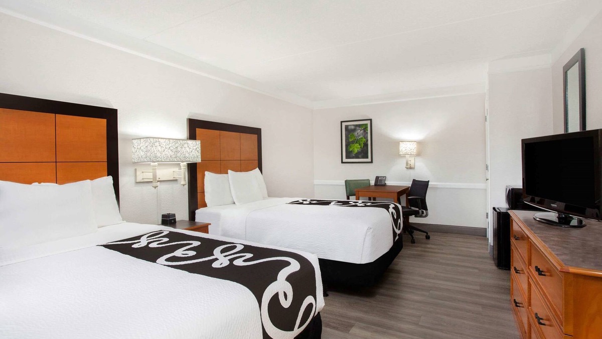 Fort Myers Hotel | Baymont by Wyndham Fort Myers Central