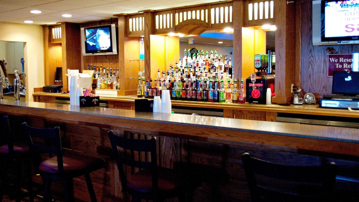 Jamestown Hotel | Baymont by Wyndham Jamestown Conference Center & Water Park