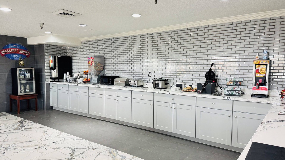 Buechel Hotel | Baymont by Wyndham Louisville Airport South